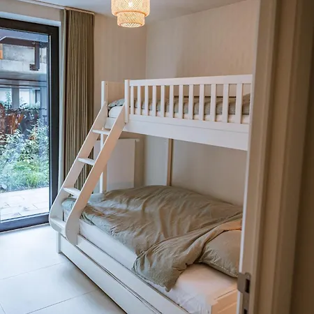 Louise نيوبورت